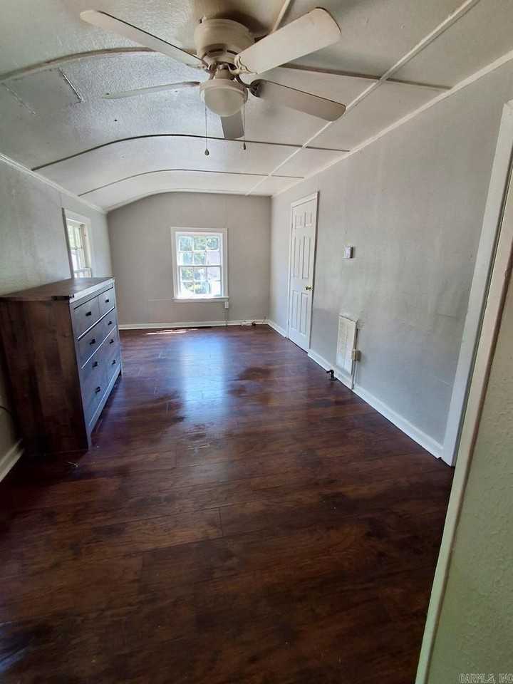923 Abigail St - Photo 6 of 7