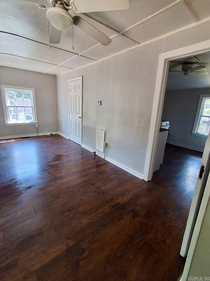 923 Abigail St - Photo 7 of 7