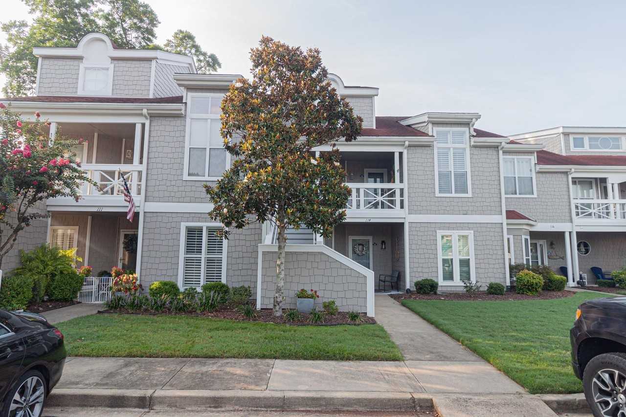 4396 Baldwin Ave #C114