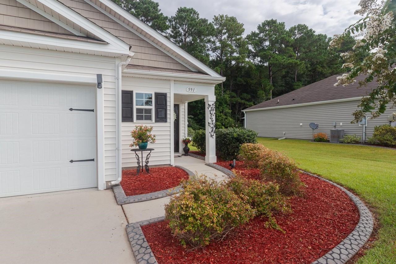 591 Mossbank Loop - Photo 2 of 40