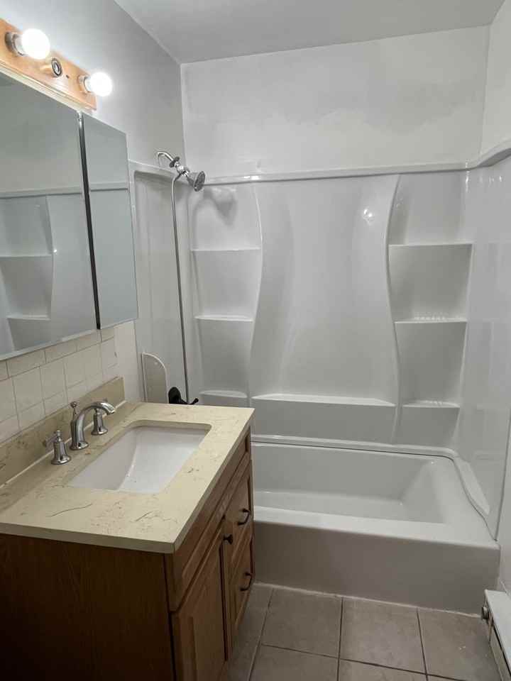 531 W Lies Rd #3 - Photo 5 of 7
