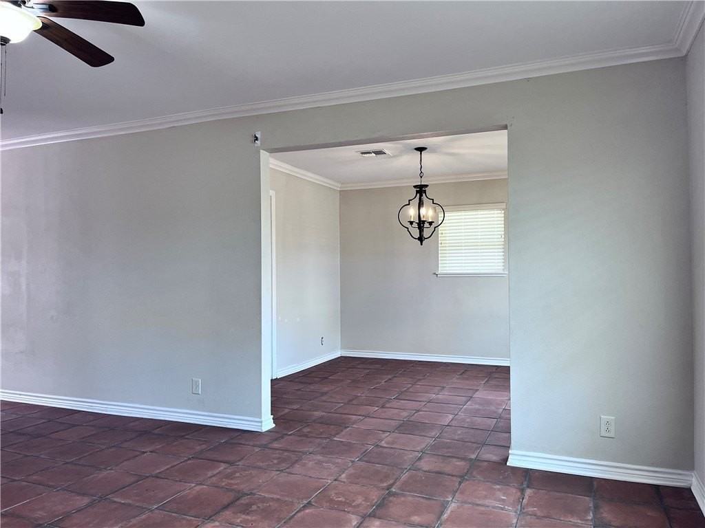 501 Dolphin Pl - Photo 5 of 39