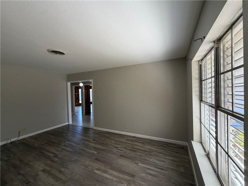 749 Burkshire Dr - Photo 6 of 38
