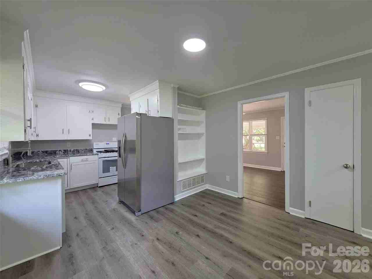 502 Cardinal Ct - Photo 4 of 20