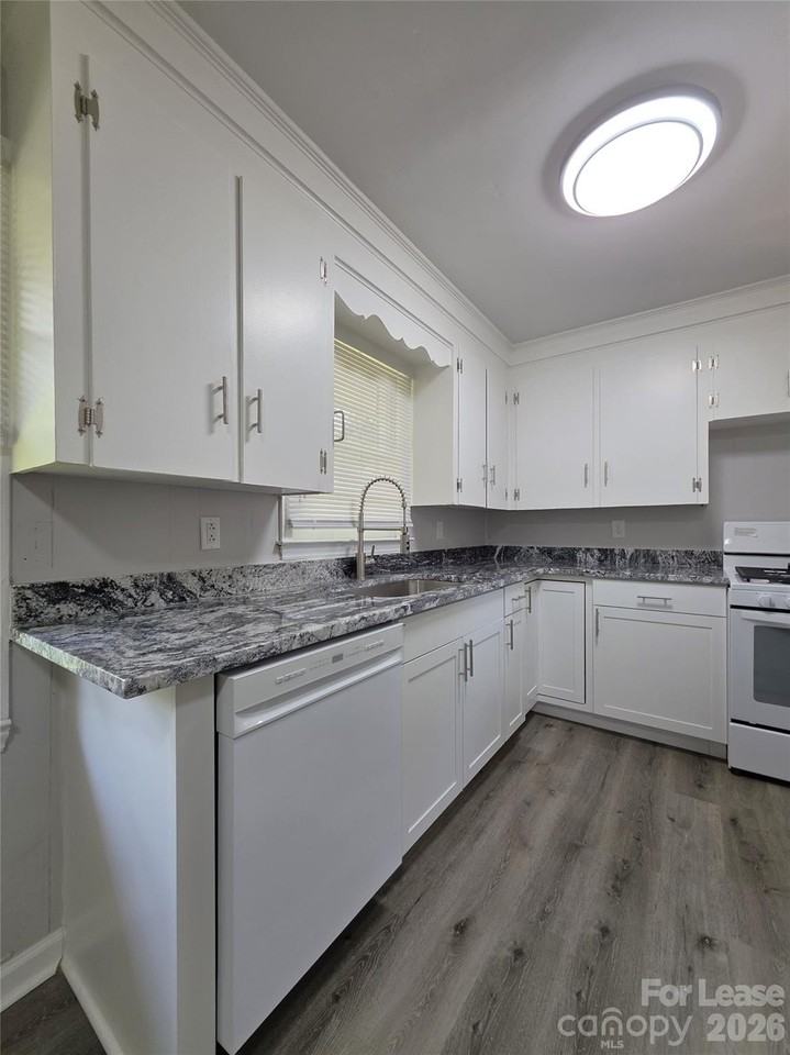 502 Cardinal Ct - Photo 6 of 20