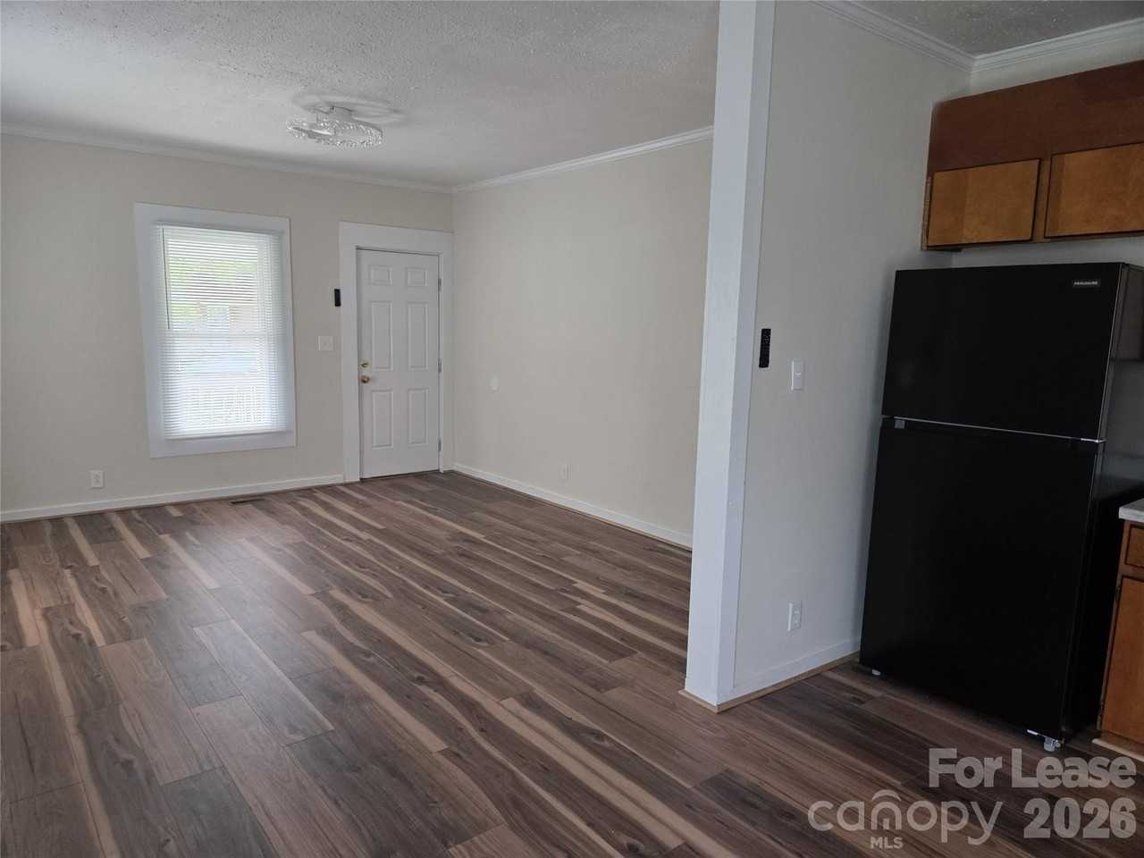 127 N Maple St #A - Photo 3 of 15