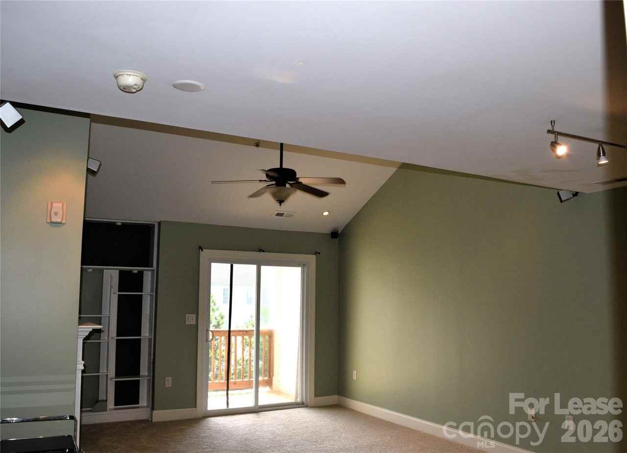 6321 Park Creek Dr - Photo 2 of 35