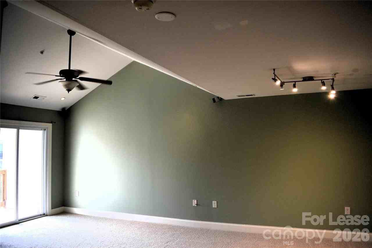 6321 Park Creek Dr - Photo 3 of 35