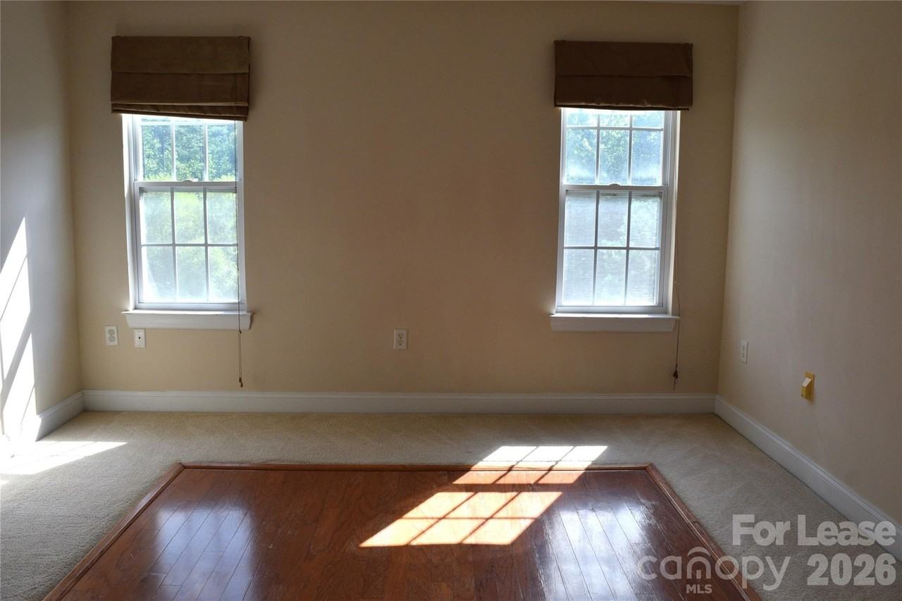 6321 Park Creek Dr - Photo 4 of 35