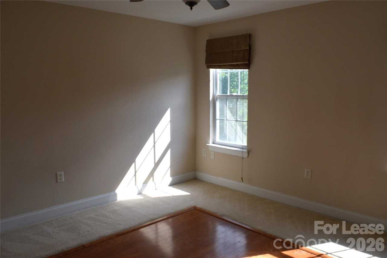 6321 Park Creek Dr - Photo 5 of 35