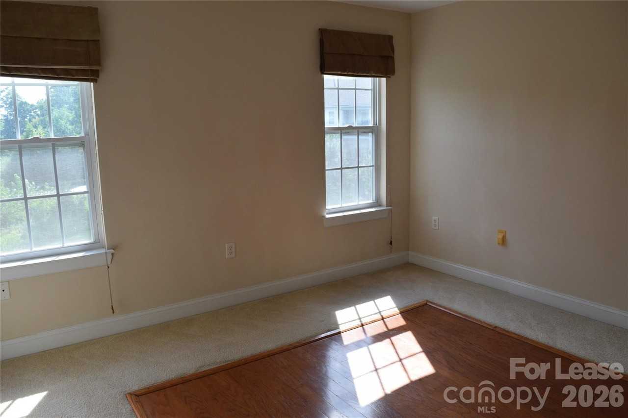 6321 Park Creek Dr - Photo 7 of 35