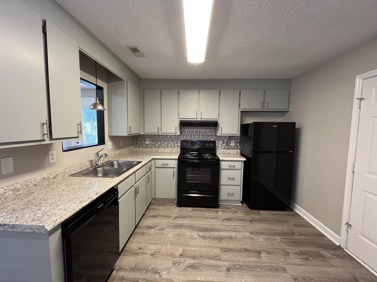 509 Dolphin Dr - Photo 5 of 17