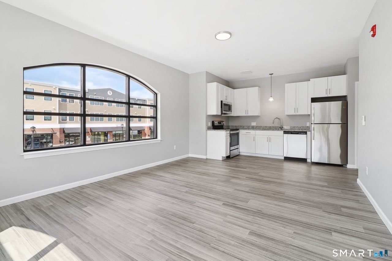10 Steele Blvd #201