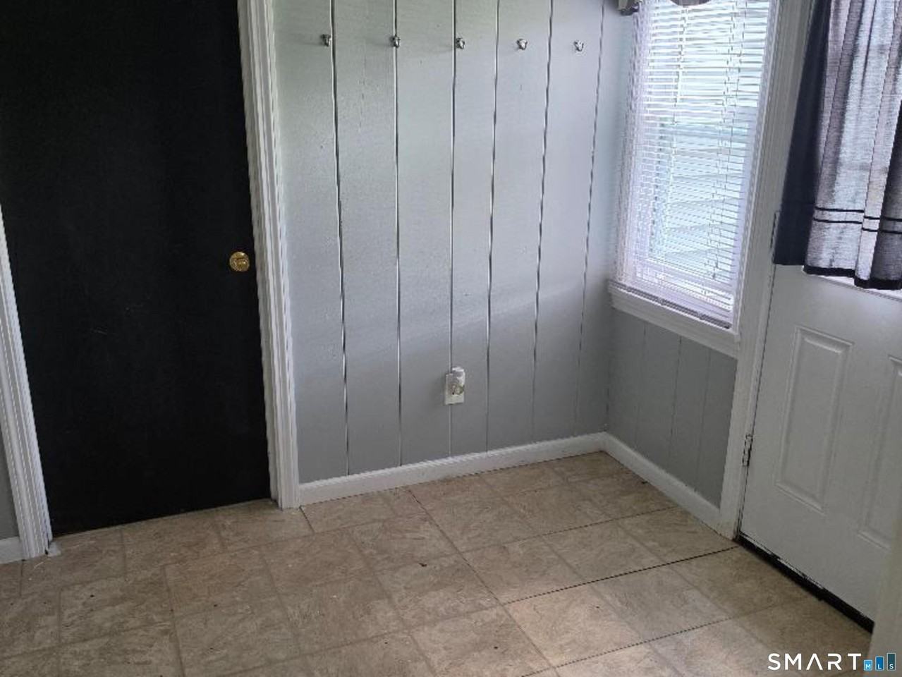 81 Depot St - Photo 3 of 13