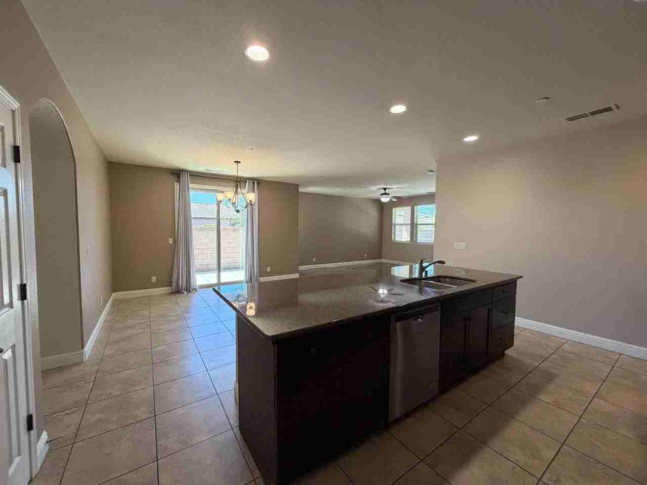 5867 E Laurite Ave - Photo 6 of 25