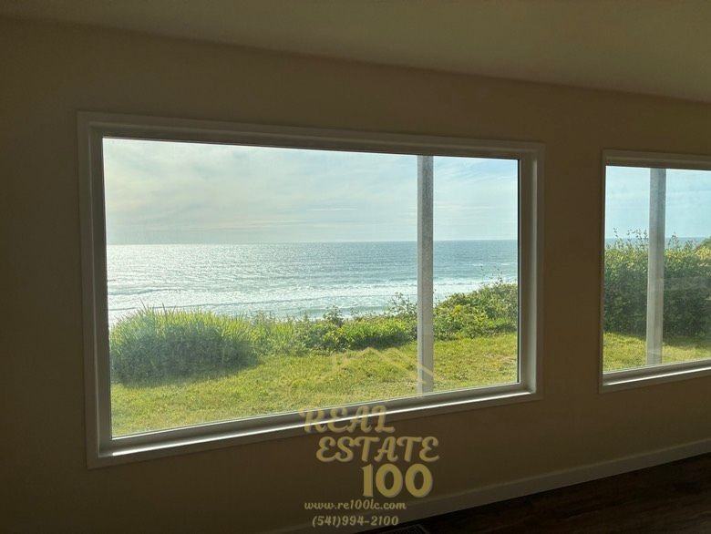 4407 Sw Beach Ave #1 - Photo 2 of 6