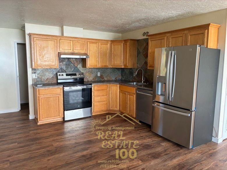 4407 Sw Beach Ave #1 - Photo 3 of 6