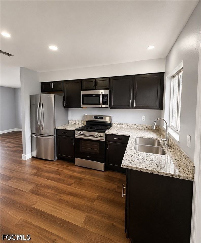 138 Gordon Ave S - Photo 3 of 4
