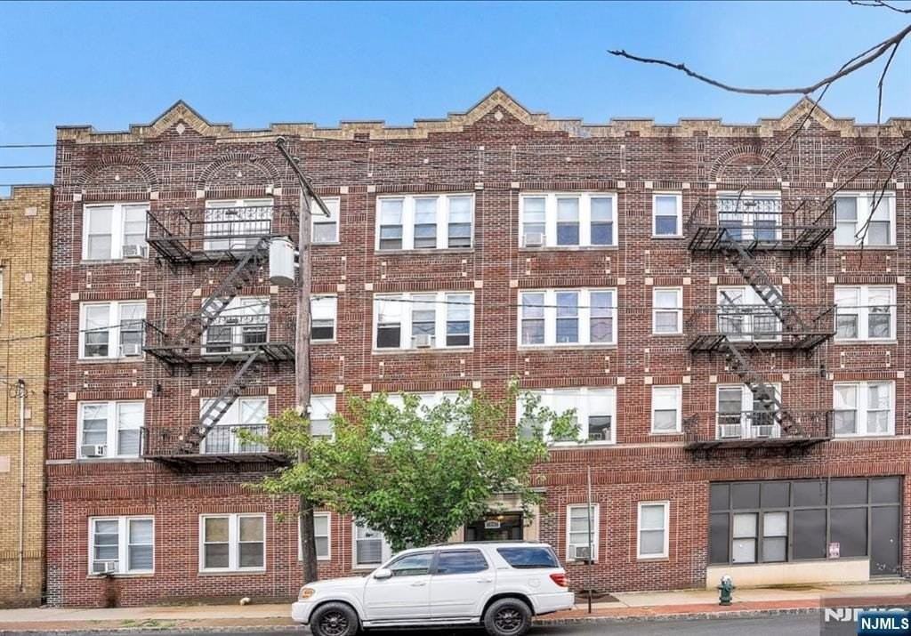 99 Pine St - Photo 7 of 10