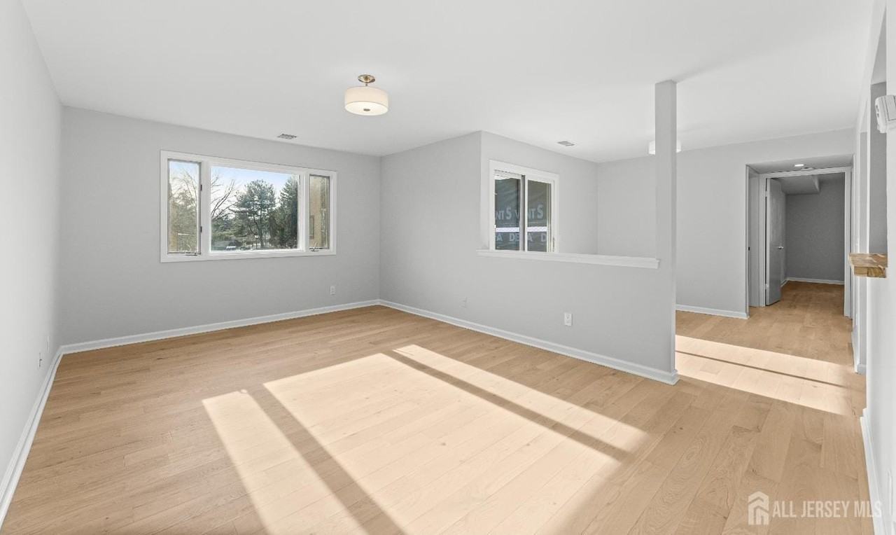 3226 Sayre Dr - Photo 2 of 12