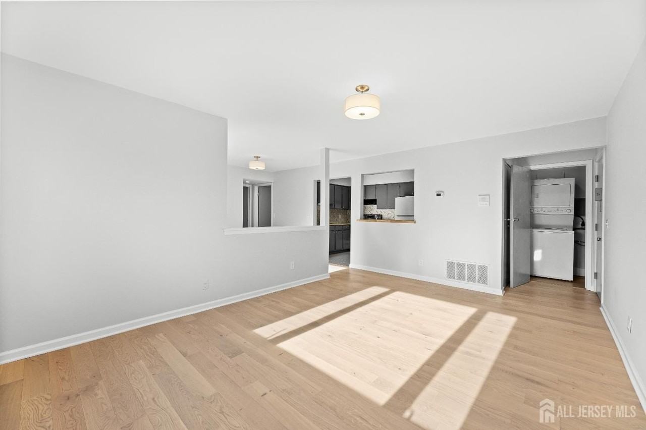 3226 Sayre Dr - Photo 3 of 12