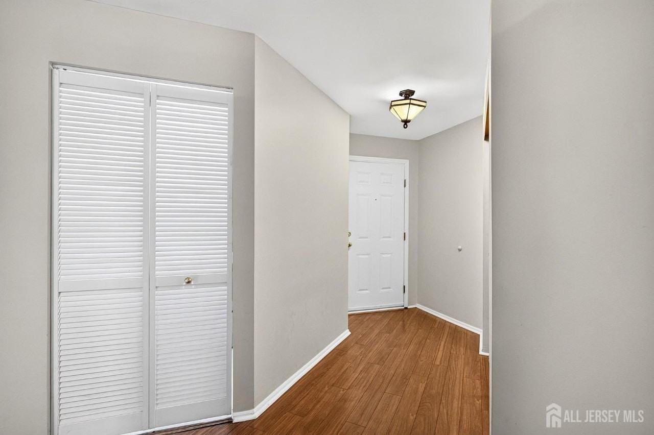 3252 Cypress Ct - Photo 3 of 17