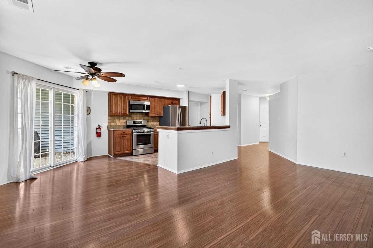 3252 Cypress Ct - Photo 4 of 17