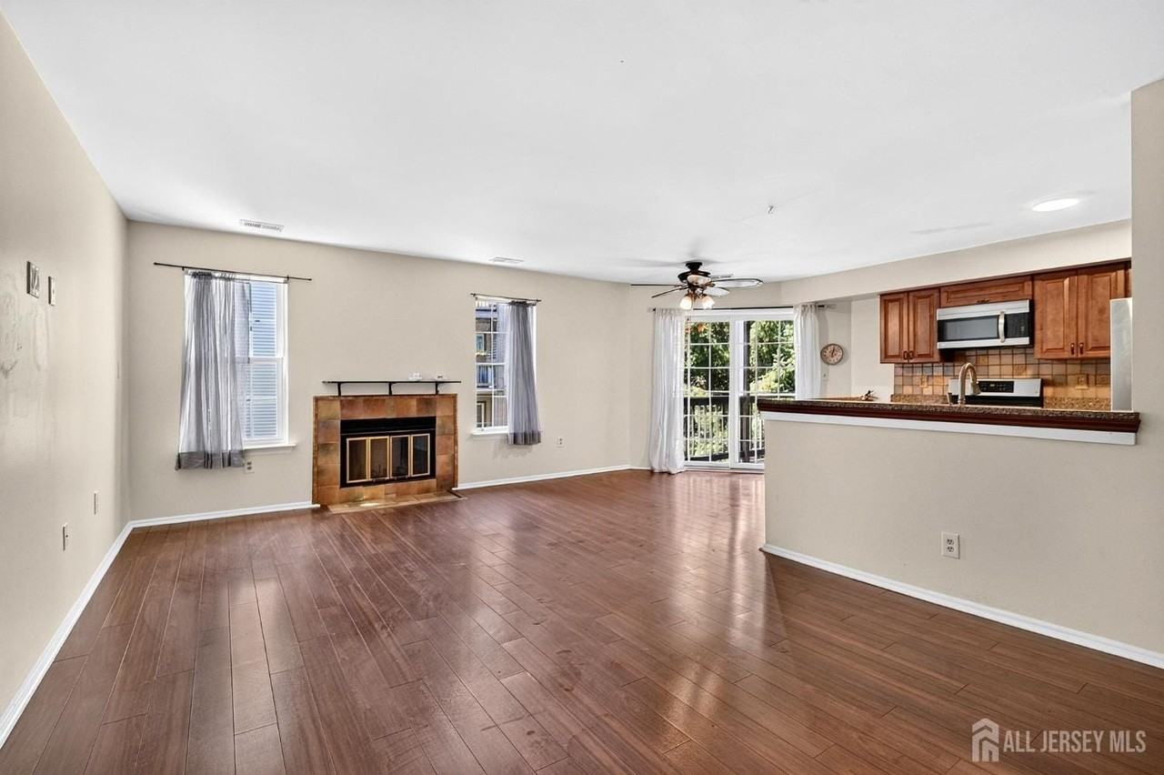 3252 Cypress Ct - Photo 5 of 17