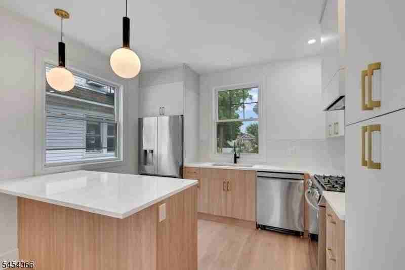 20 Lexington Ave - Photo 6 of 21