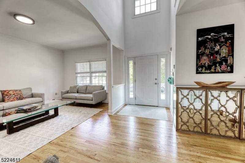 204 Lorraine Ave - Photo 5 of 18