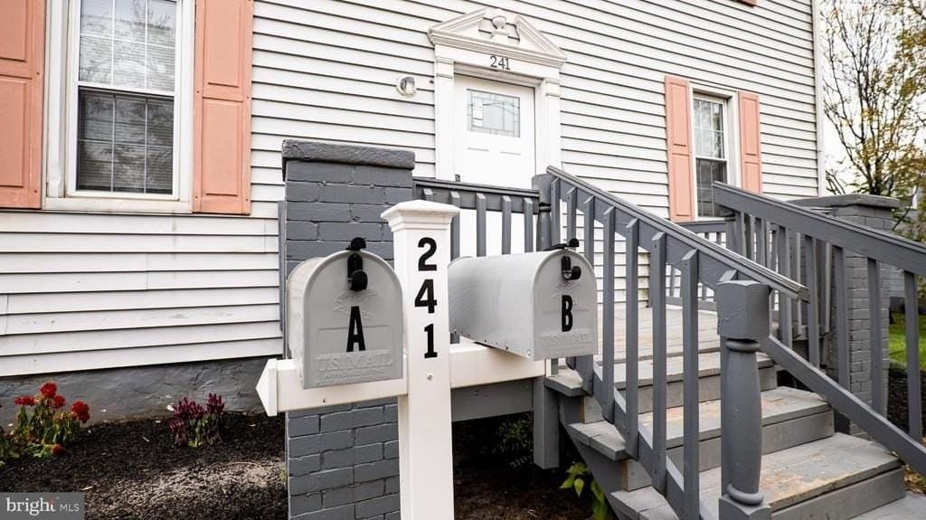 241 Victoria St - Photo 2 of 19