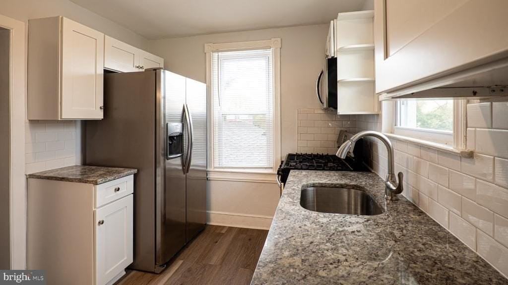 241 Victoria St - Photo 4 of 19