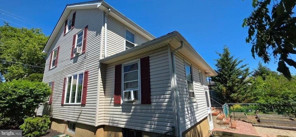 246 Franklin St - Photo 7 of 30