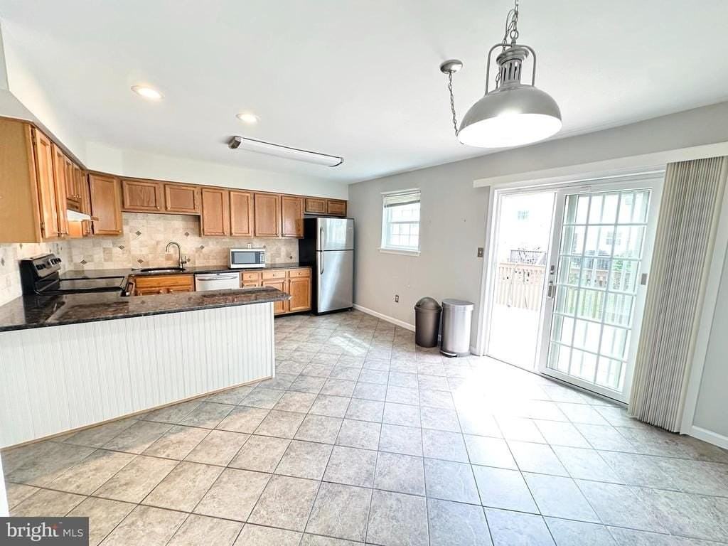 618 Coates Ln - Photo 7 of 19