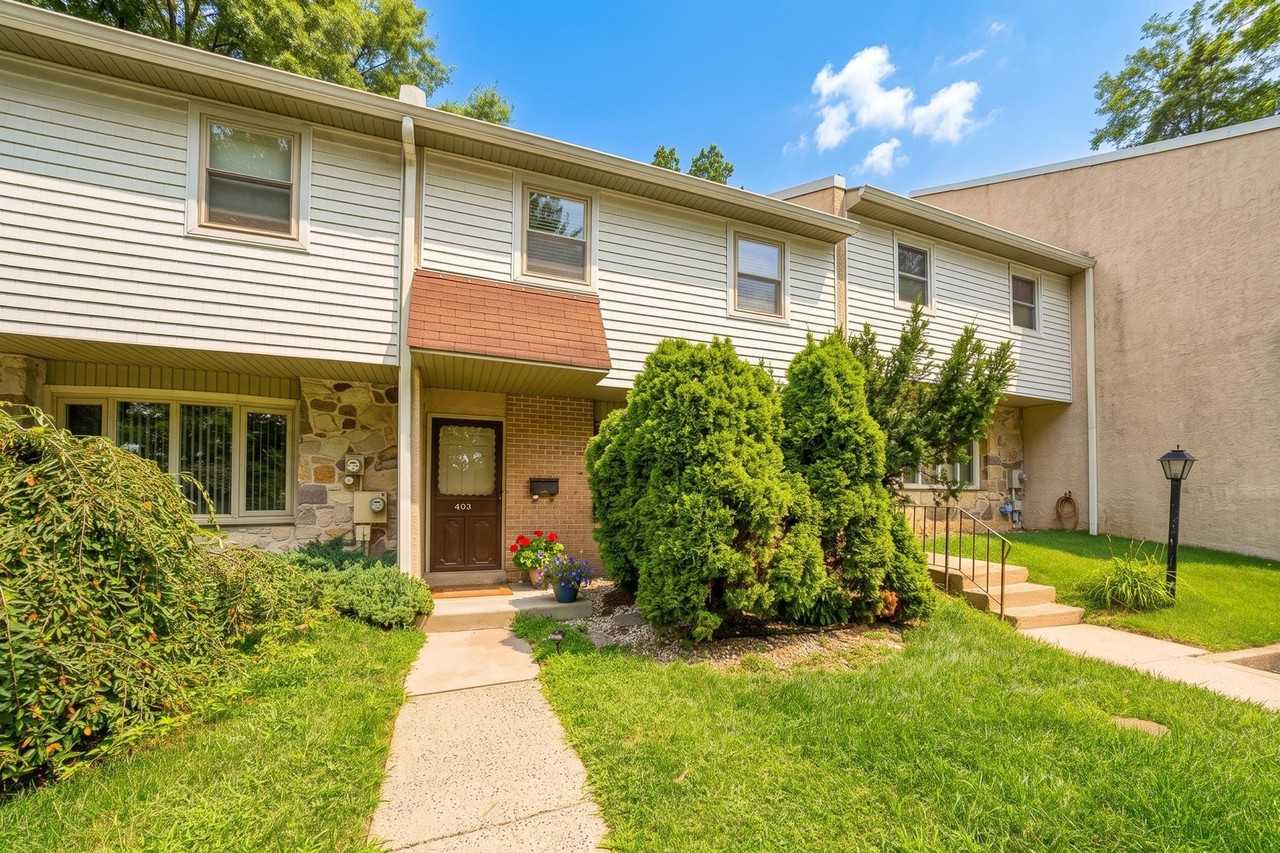 403 Woodside Cir - Photo 2 of 23