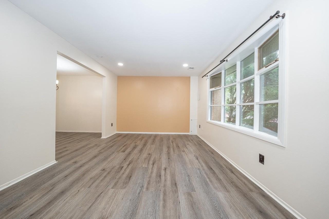 403 Woodside Cir - Photo 5 of 23