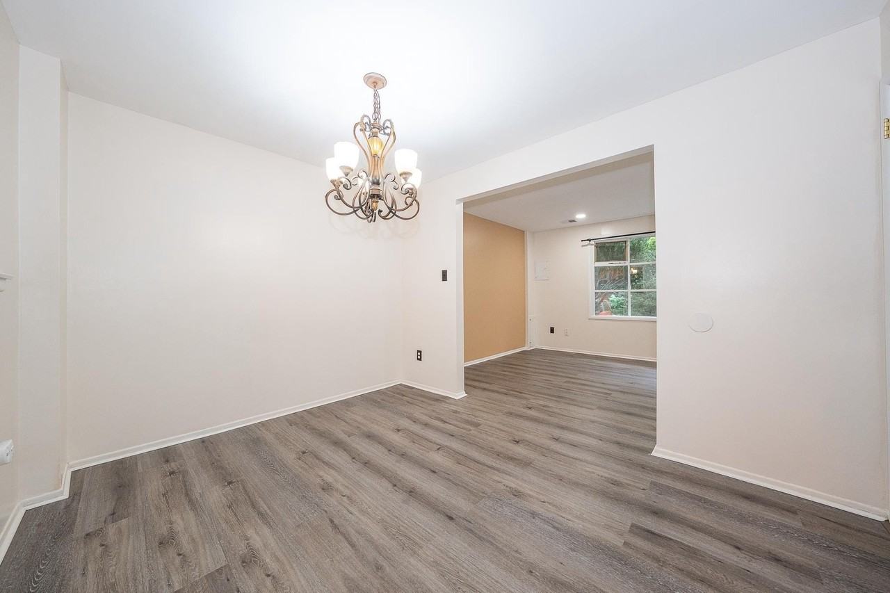 403 Woodside Cir - Photo 6 of 23