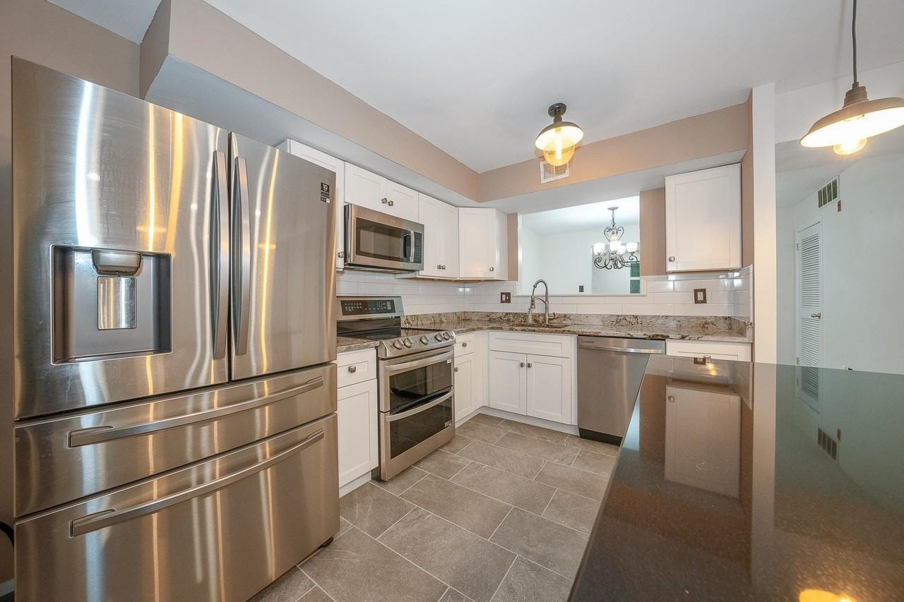 403 Woodside Cir - Photo 7 of 23