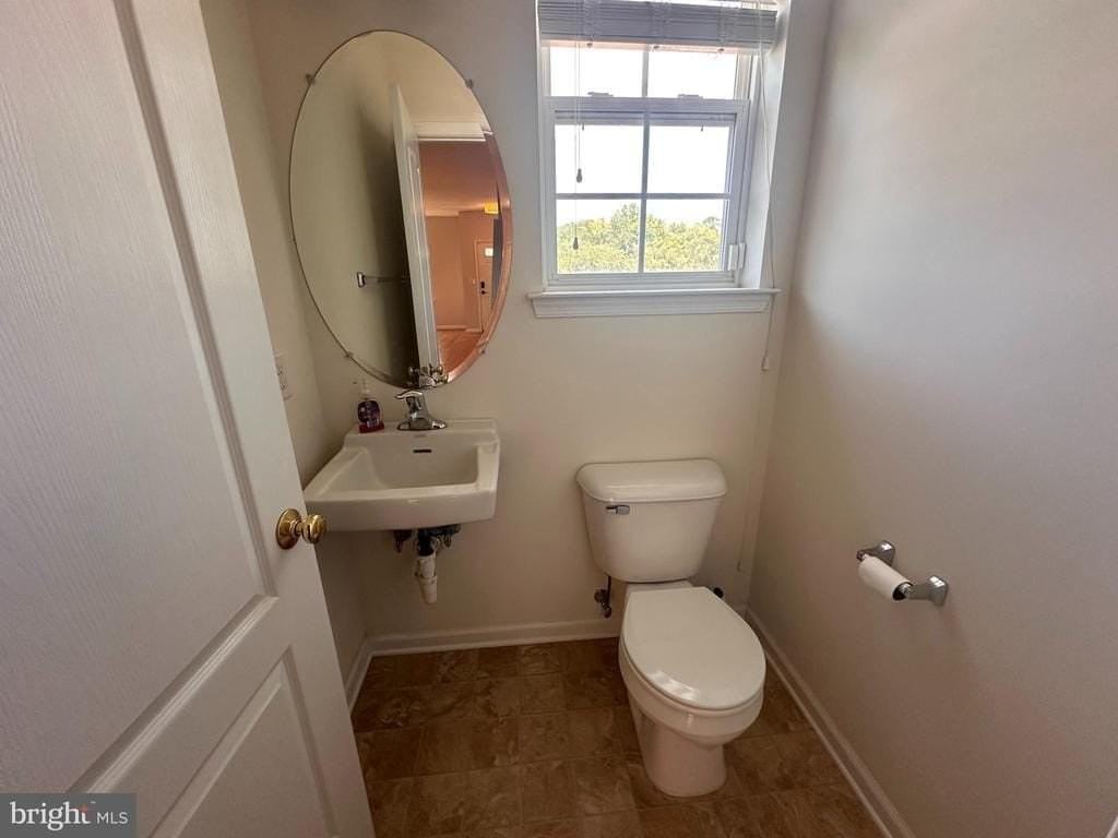 709 E Elm St - Photo 6 of 17