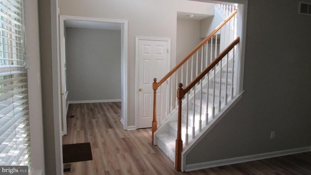 1045 Fallbrook Ln - Photo 2 of 37