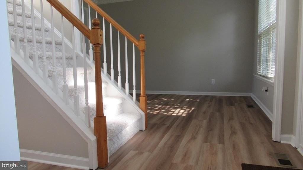 1045 Fallbrook Ln - Photo 3 of 37