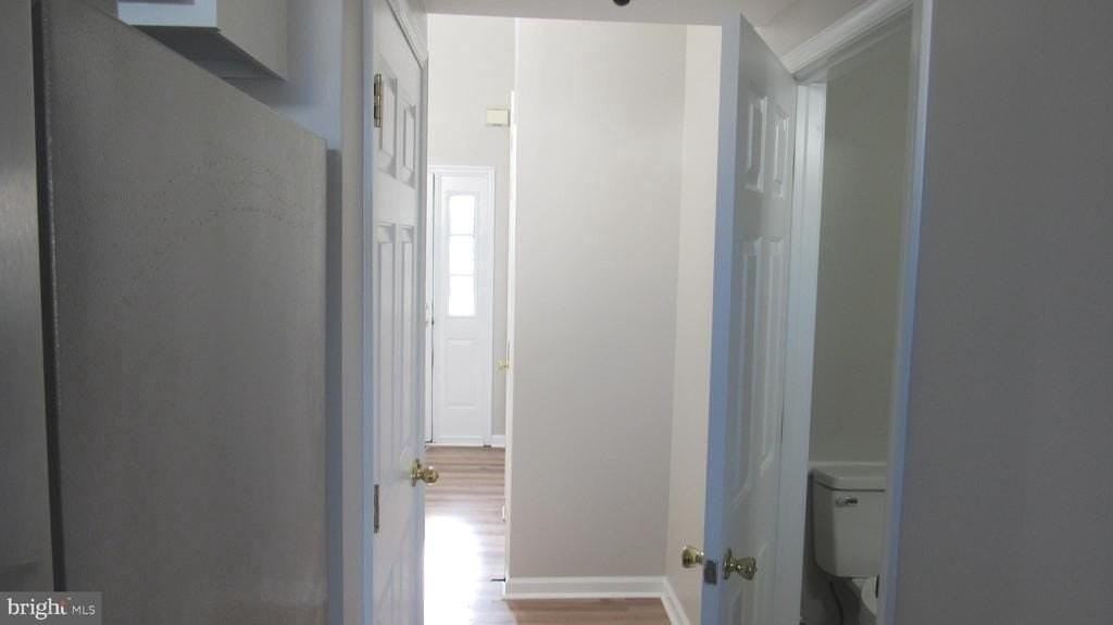 1045 Fallbrook Ln - Photo 5 of 37