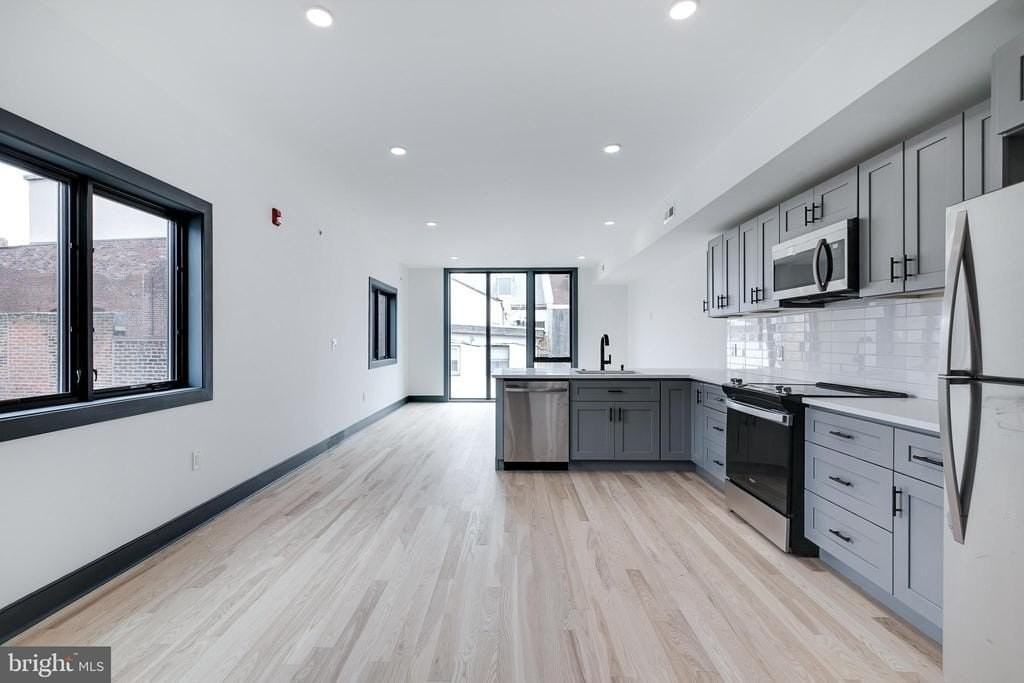 555 N Lawrence St - Photo 2 of 21