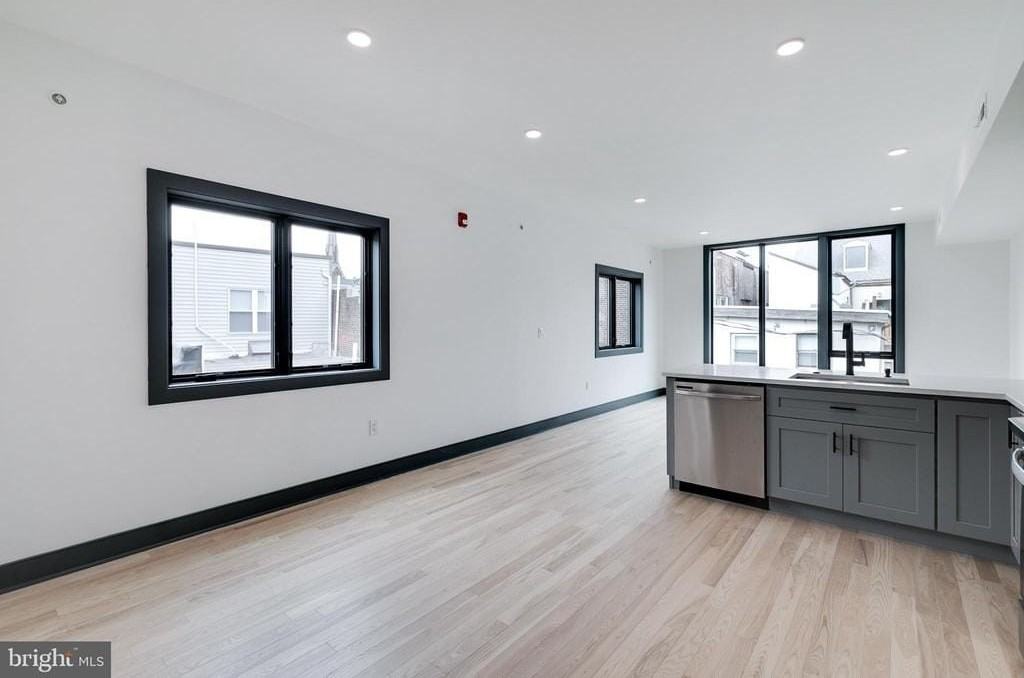 555 N Lawrence St - Photo 4 of 21