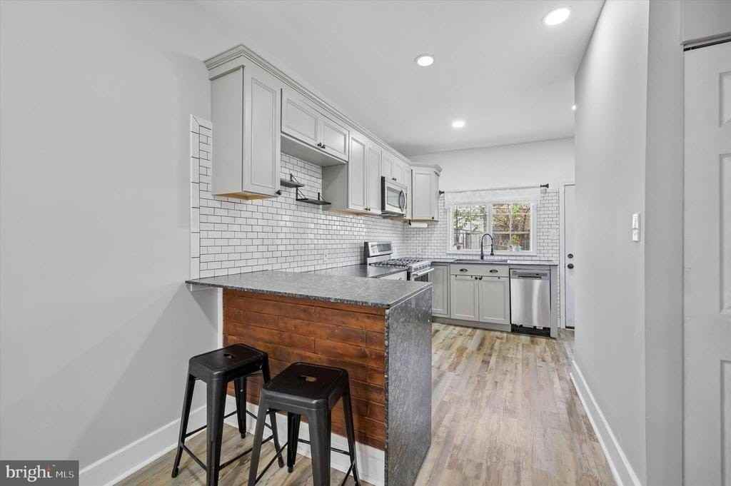 1812 E Albert St - Photo 5 of 15
