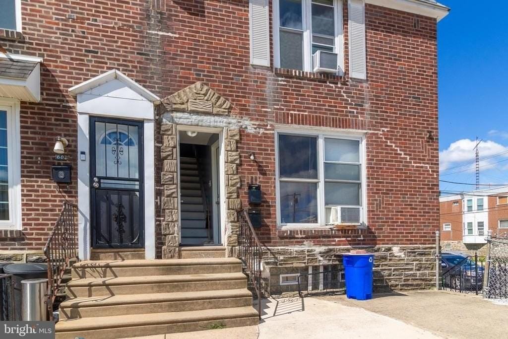 600 E Carver St - Photo 2 of 12