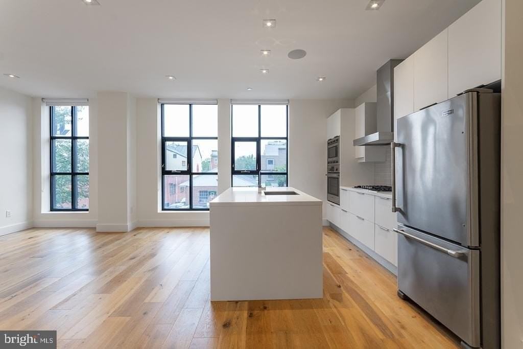 240 N 2nd St - Photo 4 of 12