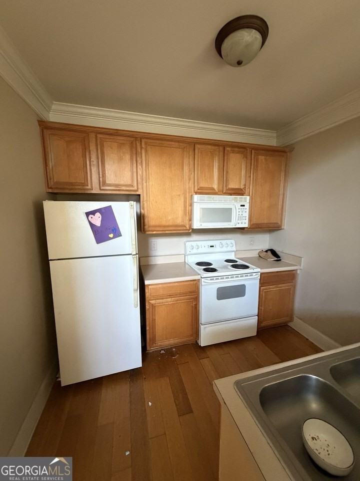 107 E Paces Dr - Photo 3 of 9
