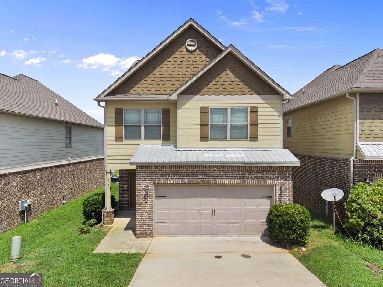 1240 Faye Ct - Photo 2 of 42