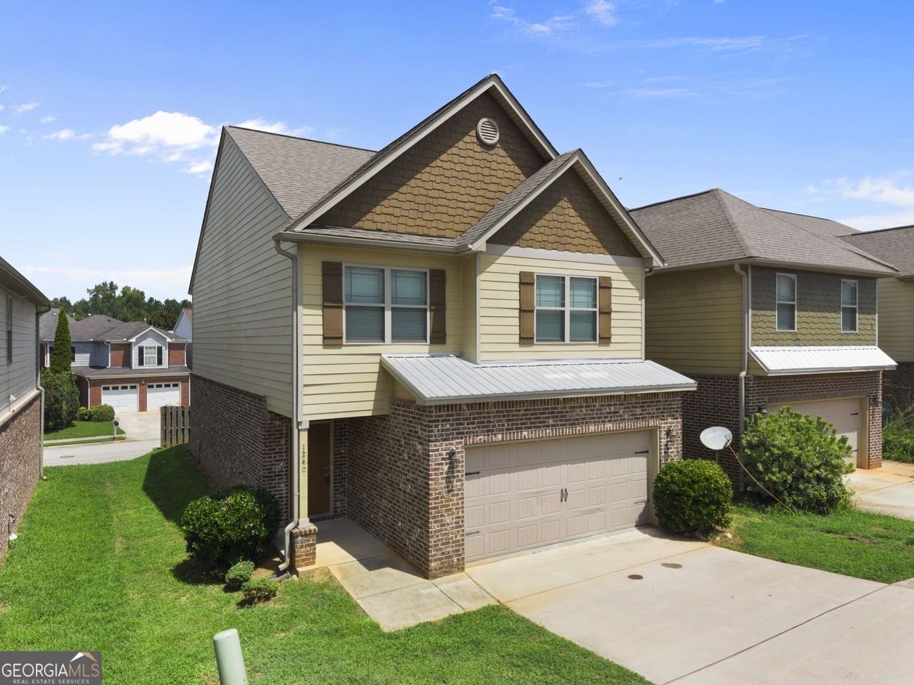 1240 Faye Ct - Photo 4 of 42